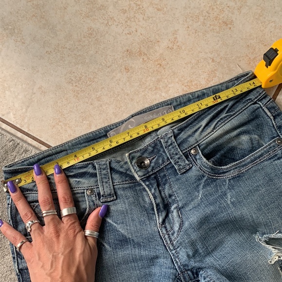 Refuge size 2 low rise blue denim jeans distress hole - Picture 8 of 8